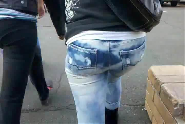 Hot candid voyeur teen in tight jeans